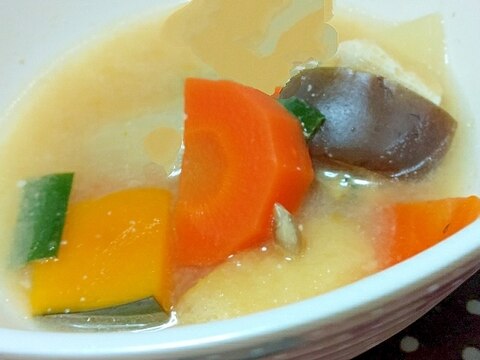 茄子とにんじんと油揚げと「かぼちゃ」の味噌汁